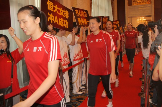 中国女排队员名单_恒大女排队员收入(2)