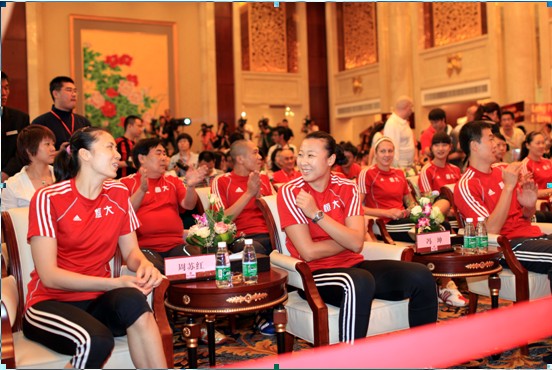 中国女排队员名单_恒大女排队员收入(2)